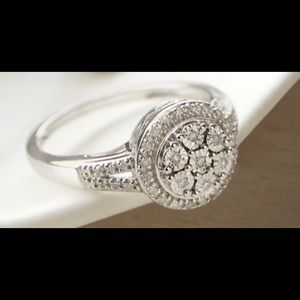 .925 Sterling Silver & DIAMOND RIng!